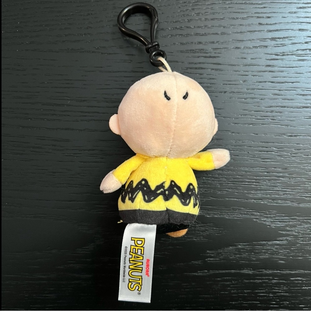 RARE Charlie Brown Peanuts Keychain Series 1 2026 - Picture 2 of 7